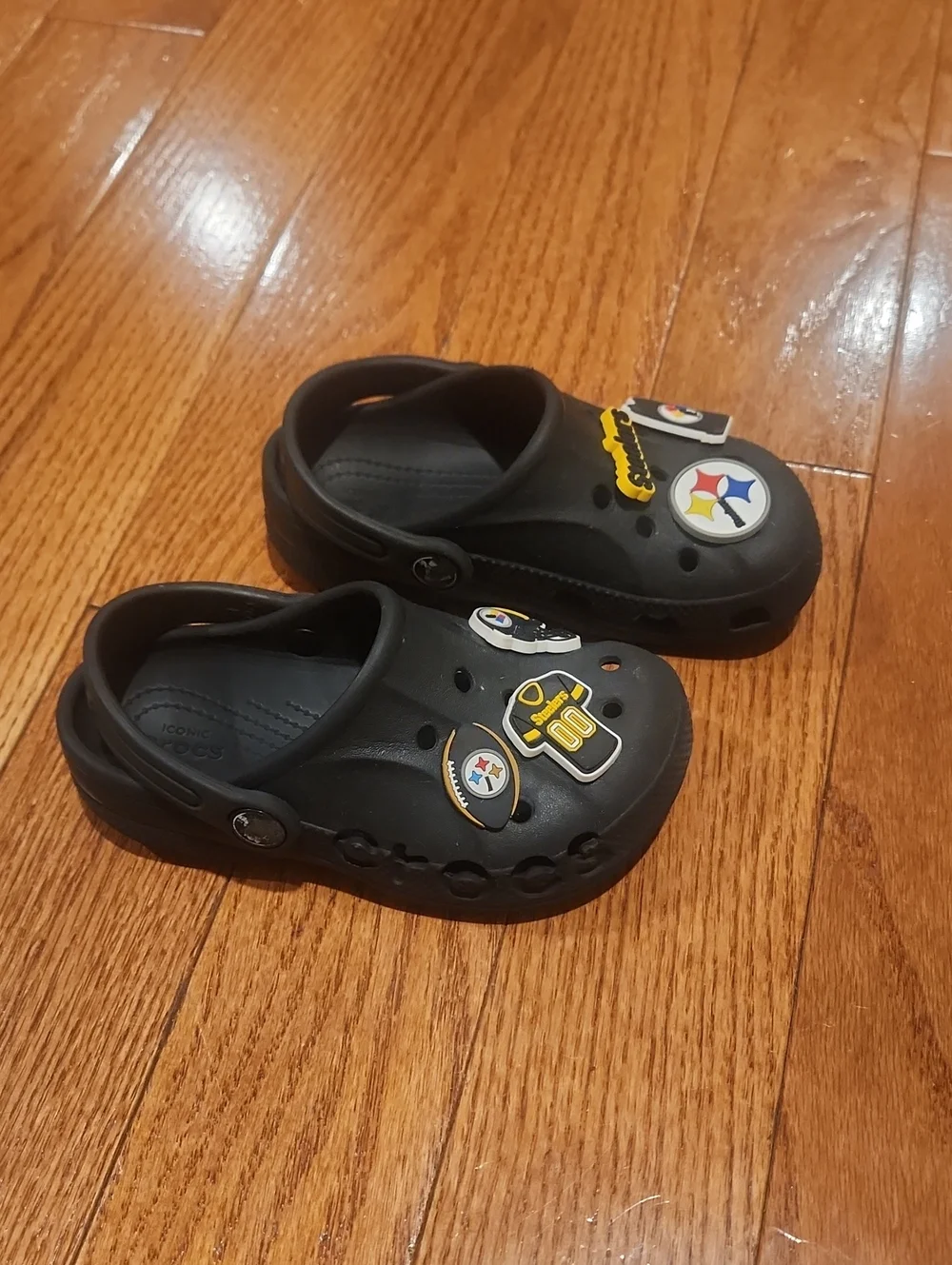 CROCS Toddler Black Clogs with Steelers Football Team Charms, Size 10 C